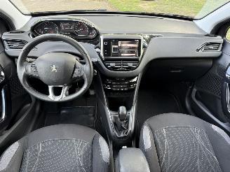 Peugeot 208  picture 15