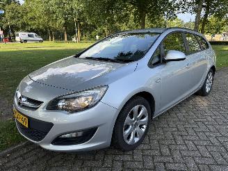 damaged passenger cars Opel Astra SPORTS TOURER 2013/1