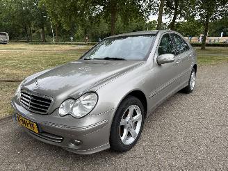 Damaged car Mercedes C-klasse 220 CDI 2006/1