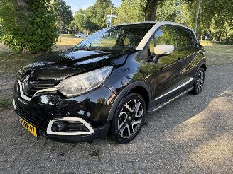 damaged passenger cars Renault Captur  2014/1