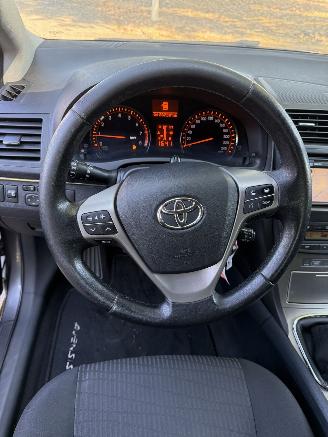 Toyota Avensis  picture 11