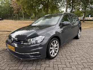 uszkodzony samochody osobowe Volkswagen Golf  2018/1