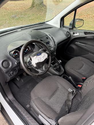 Ford Transit COURIER picture 24