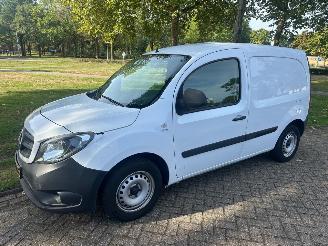 krockskadad bil bedrijf Mercedes Citan  2019/1