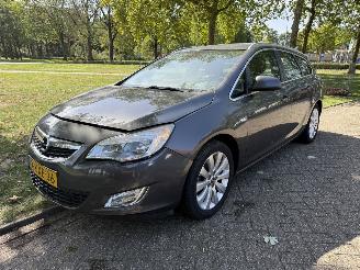 Avarii autoturisme Opel Astra SPORTS TOURER 2013/1