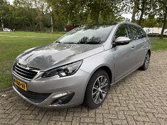 krockskadad bil auto Peugeot 308  2015/1