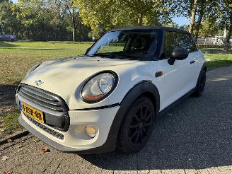 Vaurioauto  passenger cars Mini One  2014/1