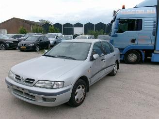 Coche accidentado Nissan Primera 1,6 SLX Sedan - Airco 1997/8
