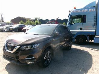 damaged passenger cars Nissan Qashqai 1.2 N-Connect 2018/1