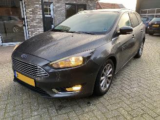 Vaurioauto  passenger cars Ford Focus 1.5 Automaat Kombi motor probleem 2016/3