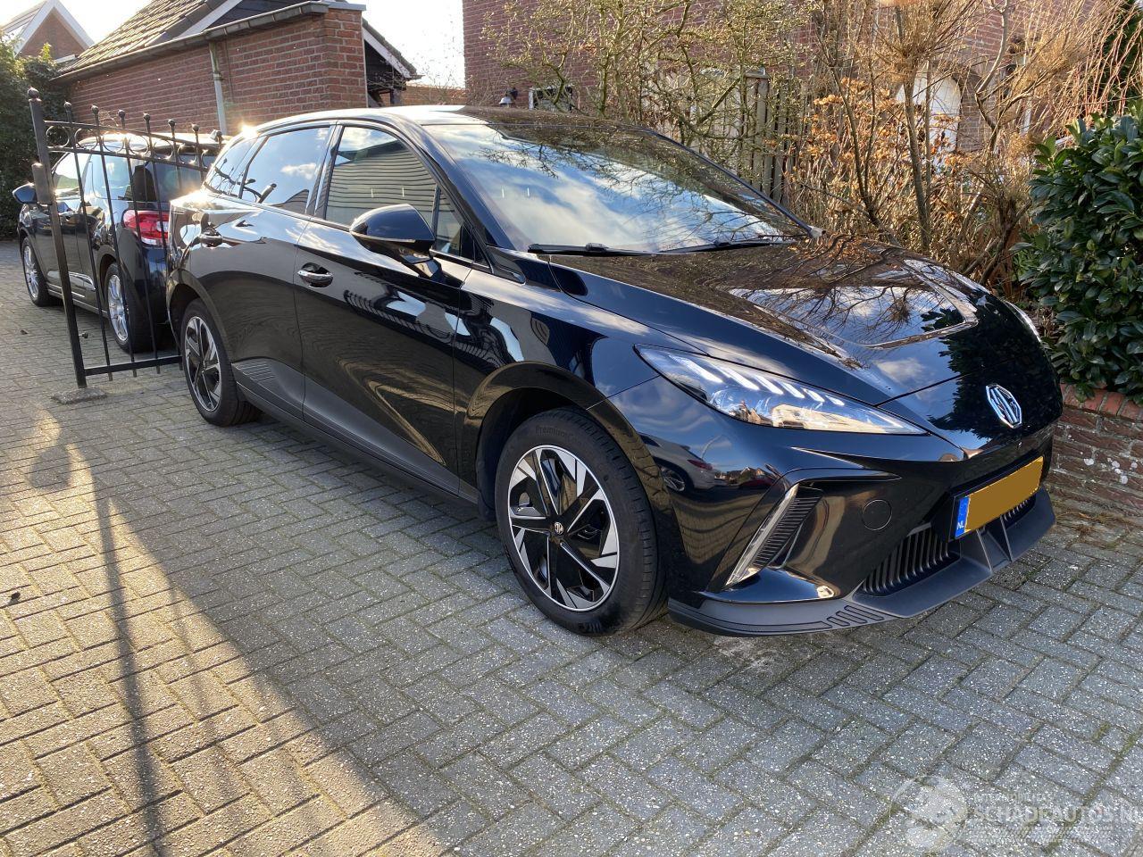 MG MG4 Auto is gereserveerd 150KW Luxury 64 KWh