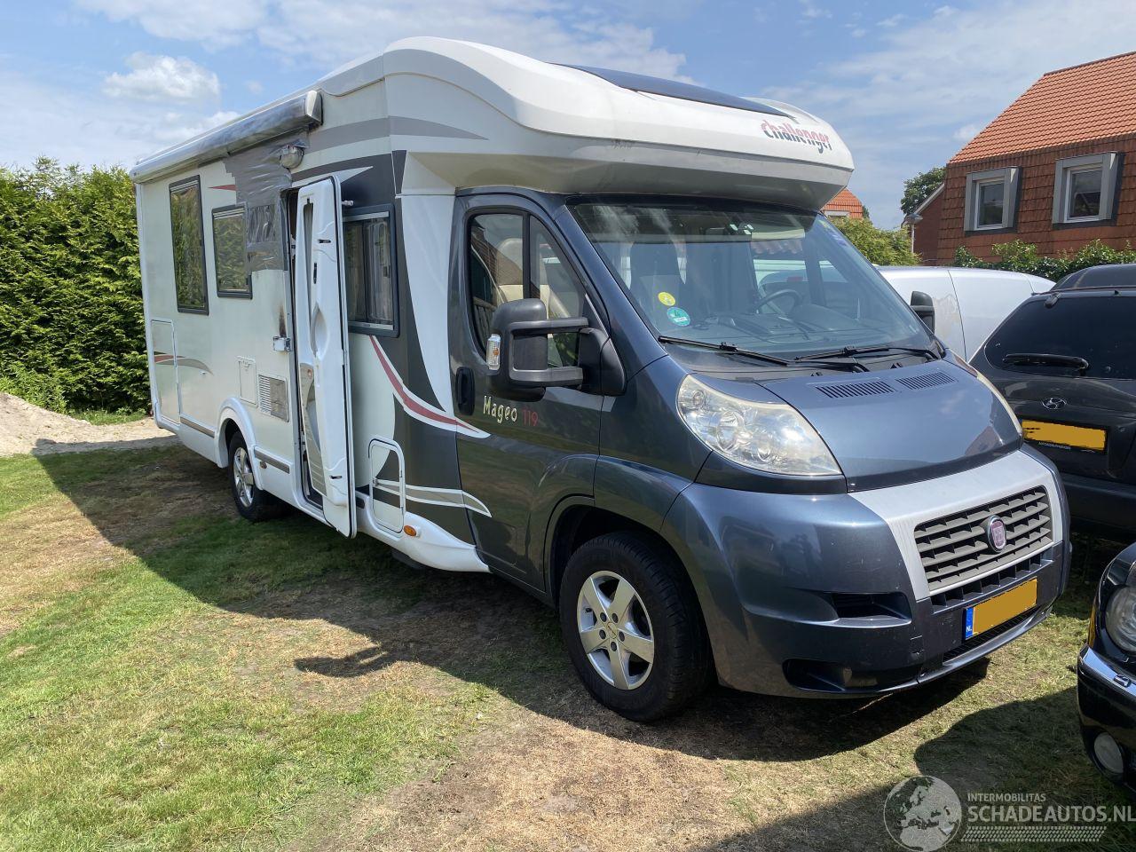 Challenger  Challeger Mageo 118EB/119 Queensbed en hefbed