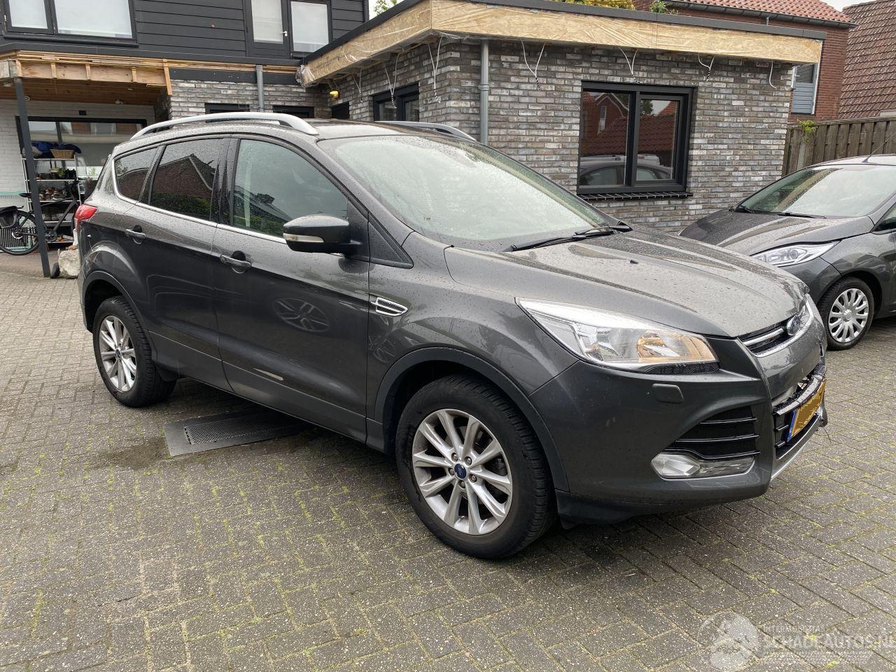 Ford Kuga Auto is GERESERVEERD 1.5 titanium