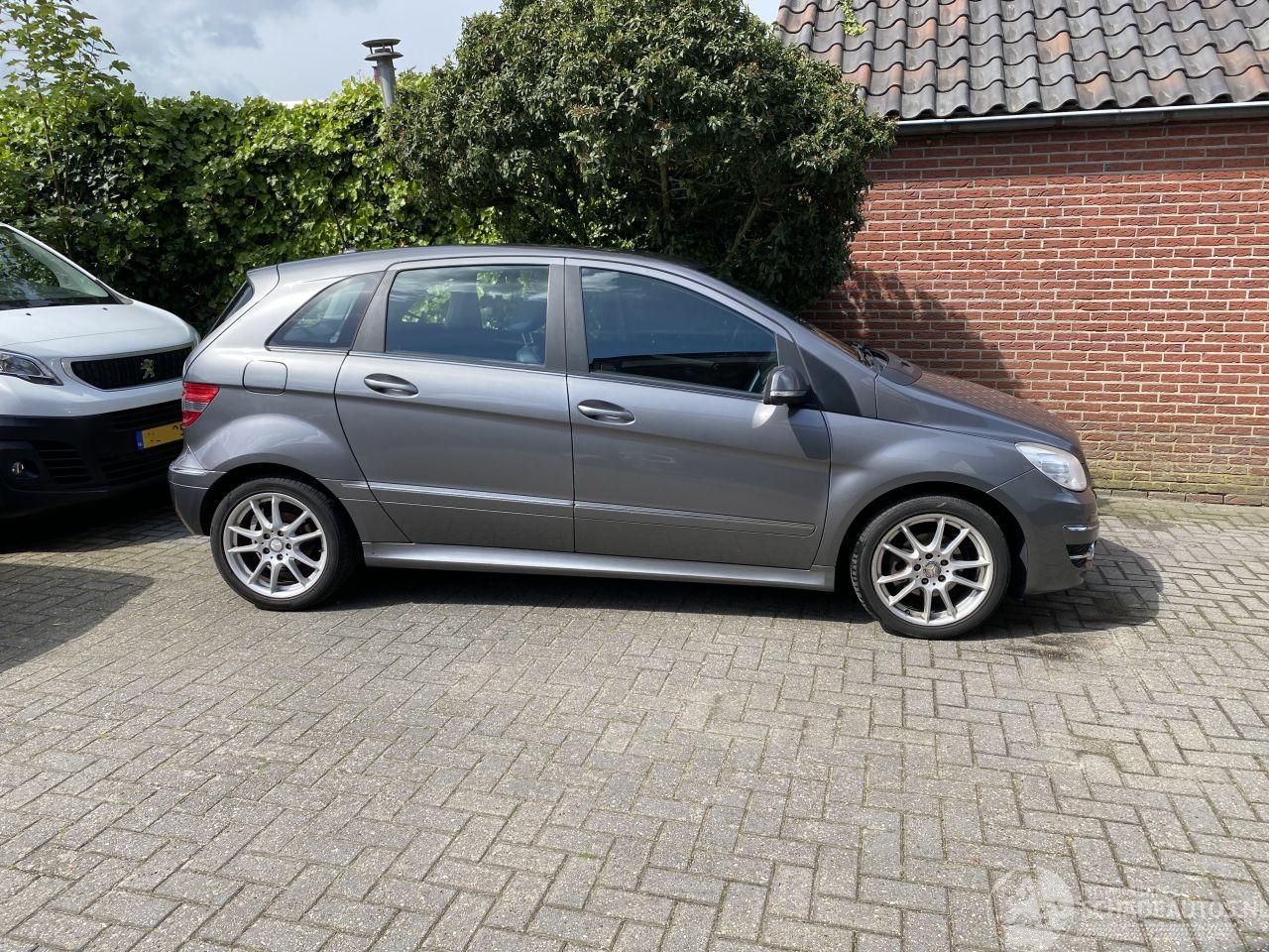 Mercedes B-klasse 180 Business Class automaatbak en motor uitgevallen VASTE PRIJS/FINAL PRICE