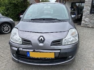Renault Modus Automaat 1.6 82KW KORTE PRIJS. picture 3