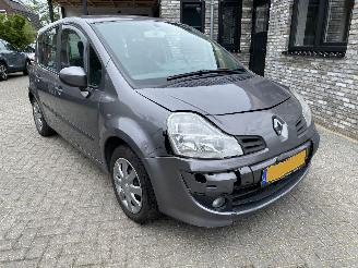 Auto incidentate Renault Modus Automaat 1.6 82KW VASTE PRIJS 2010/1