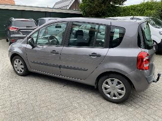Renault Modus Automaat 1.6 82KW KORTE PRIJS. picture 14