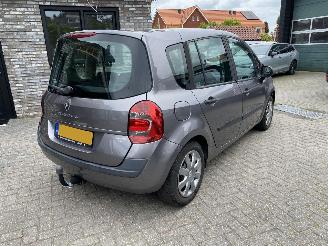 Renault Modus Automaat 1.6 82KW KORTE PRIJS. picture 9