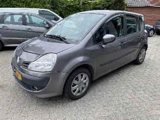 skadebil auto Renault Modus Automaat 1.6 82KW KORTE PRIJS. 2010/1