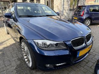 damaged passenger cars BMW 3-serie 318D Sedan 2010/4