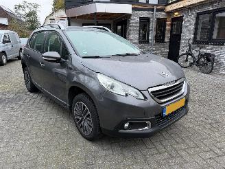 skadebil auto Peugeot 2008 Automaat 1.2 PureTech Blue Lion 2016/4