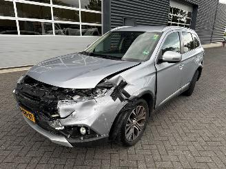 Auto incidentate Mitsubishi Outlander 2.0 16V 4x2 SUV  Benzine 1.998cc 110kW (150pk) 2017/4