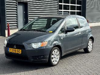 Damaged car Mitsubishi Colt 1.1 12V Hatchback  Benzine 1.124cc 55kW (75pk) FWD 2009/5