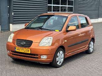 damaged passenger cars Kia Picanto 1.0 12V Hatchback  Benzine 999cc 45kW (61pk) FWD 2005/6