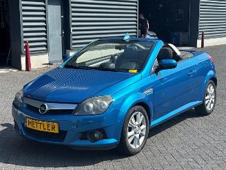 Auto incidentate Opel Tigra 1.8 16V Cabrio  Benzine 1.796cc 92kW (125pk) FWD 2005/6