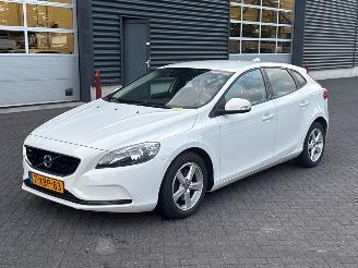 Coche accidentado Volvo V-40 1.6 T2 GTDi 16V Hatchback 4Dr Benzine 1.596cc 88kW (120pk) FWD 2014/6