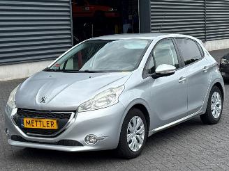 škoda osobní automobily Peugeot 208 1.2 Vti 12V PureTech 82 Hatchback  Benzine 1.199cc 60kW (82pk) FWD 2013/1