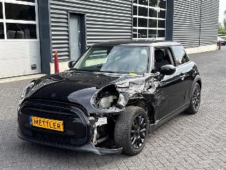 Auto incidentate Mini Cooper 1.5 12V Cooper Hatchback 2Dr Benzine 1.499cc 100kW (136pk) FWD 2022/4