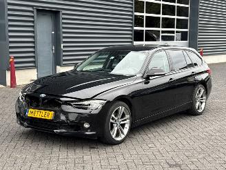 uszkodzony samochody osobowe BMW 3-serie 320i 2.0 16V Combi/o  Benzine 1.997cc 135kW (184pk) RWD 2013/5