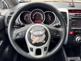 Kia Venga 1.4 CVVT 16V MPV  Benzine 1.396cc 66kW (90pk) FWD picture 13