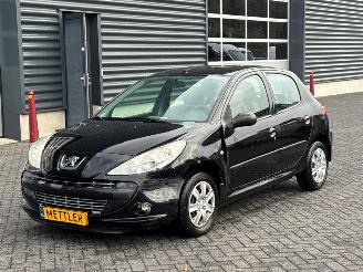 skadebil auto Peugeot 206+ 1.4 XS Hatchback  Benzine 1.360cc 54kW (73pk) FWD 2011/2