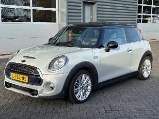 Damaged car Mini Cooper S 2.0 16V Cooper S Hatchback 2Dr Benzine 1.998cc 141kW (192pk) FWD 2014/8