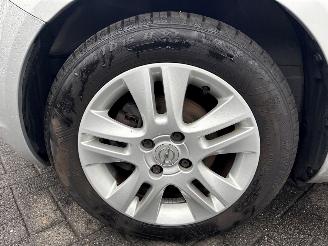 Opel Agila 1.2 16V MPV  Benzine 1.242cc 69kW (94pk) FWD picture 22