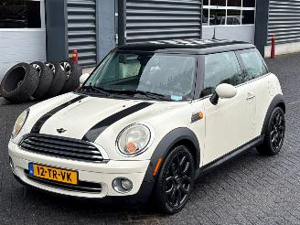 krockskadad bil auto Mini Cooper 1.6 16V Cooper Hatchback  Benzine 1.598cc 88kW (120pk) FWD 2007/1
