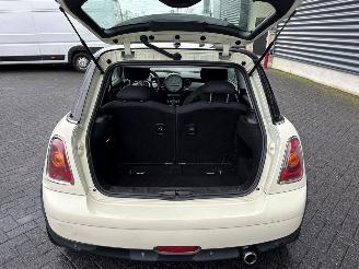 Mini Cooper 1.6 16V Cooper Hatchback  Benzine 1.598cc 88kW (120pk) FWD picture 9