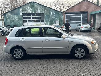 Kia Cerato 1.6 16V Hatchback  Benzine 1.599cc 77kW (105pk) FWD picture 6