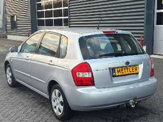 Kia Cerato 1.6 16V Hatchback  Benzine 1.599cc 77kW (105pk) FWD picture 3