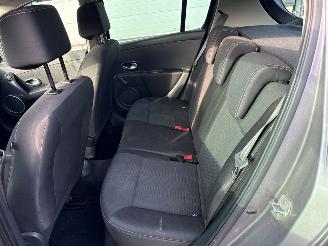 Renault Clio 1.2 16V 75 Hatchback  Benzine 1.149cc 55kW (75pk) FWD picture 11