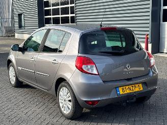 Renault Clio 1.2 16V 75 Hatchback  Benzine 1.149cc 55kW (75pk) FWD picture 3