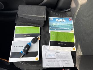 Renault Clio 1.2 16V 75 Hatchback  Benzine 1.149cc 55kW (75pk) FWD picture 24