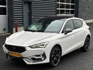 Coche accidentado Cupra Leon 1.4 e-Hybrid 245, VZ 16V Hatchback  Elektrisch Benzine 1.395cc 180kW (245pk) FWD 2021/8