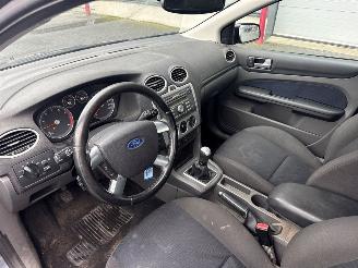 Ford Focus 1.6 16V Hatchback  Benzine 1.596cc 74kW (101pk) FWD picture 12