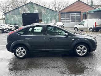 Ford Focus 1.6 16V Hatchback  Benzine 1.596cc 74kW (101pk) FWD picture 6