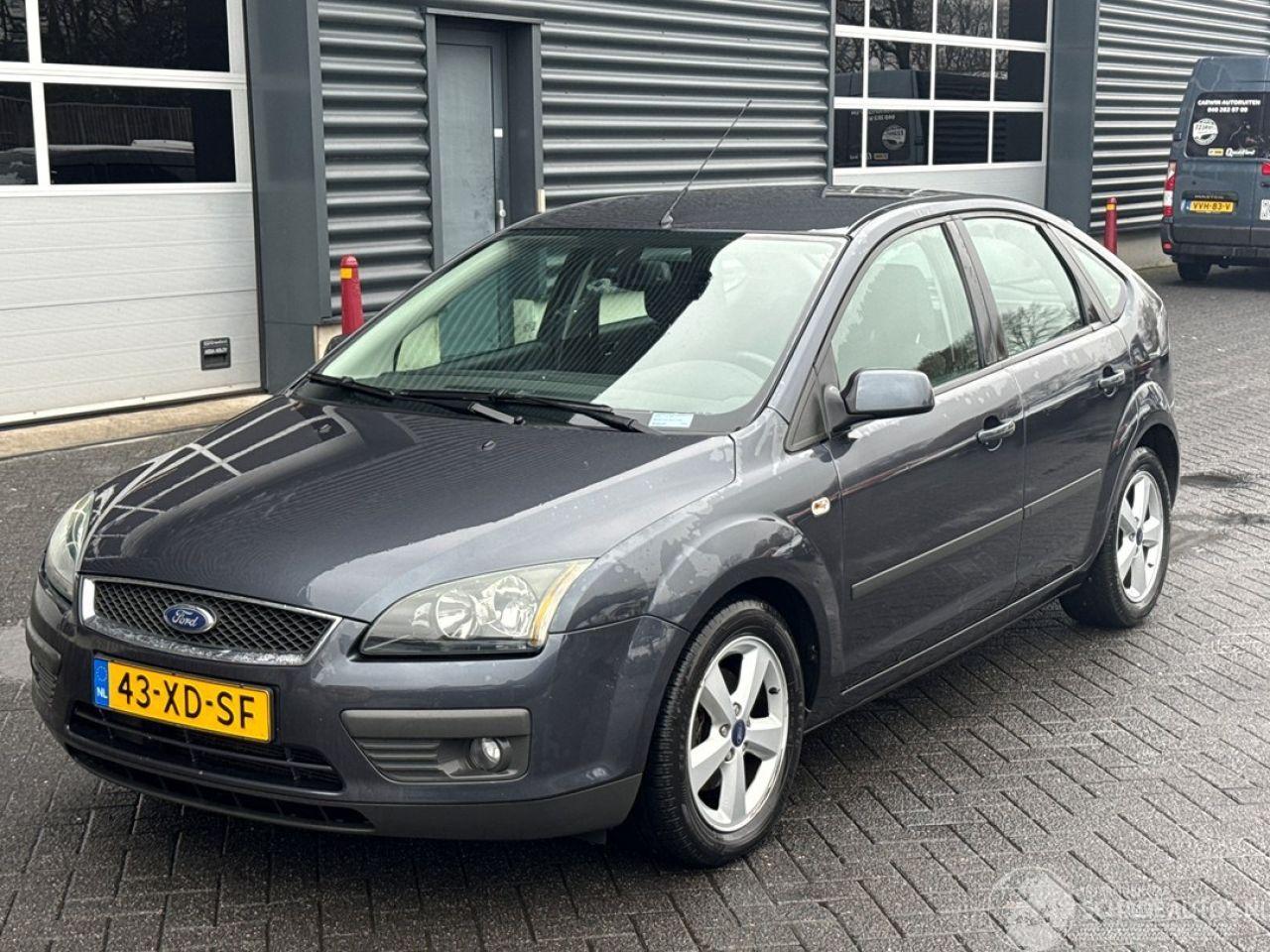 Ford Focus 1.6 16V Hatchback  Benzine 1.596cc 74kW (101pk) FWD