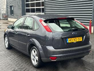 Ford Focus 1.6 16V Hatchback  Benzine 1.596cc 74kW (101pk) FWD picture 3