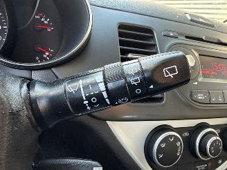 Kia Picanto 1.0 12V Hatchback  Benzine 998cc 49kW (67pk) FWD picture 18